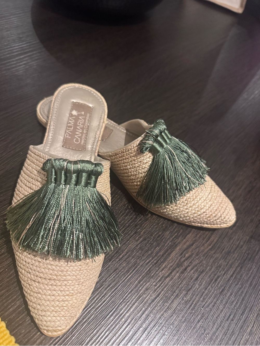 Palma Canari Beige Raffia Mule with Green Tassels 🇨🇴